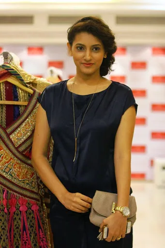 Additi-Gupta-Hot-Bra-Wallpapers