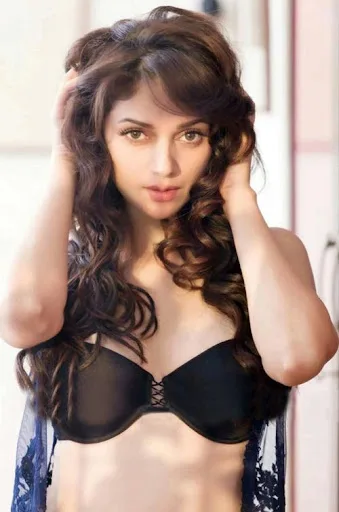 Aditi Rao Hydari Hot Sexy Bikini Photo