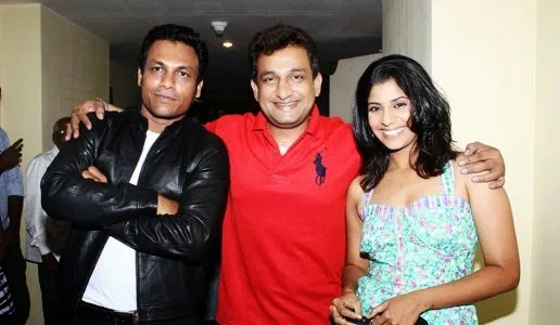 Aditi-Sarangdhar-Hot-Bra-Images