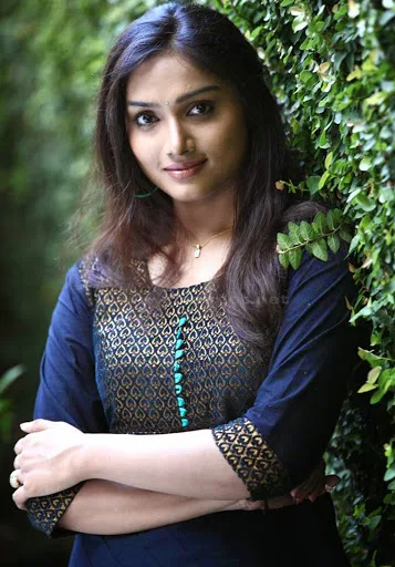 Aishwarya-Devan-Hot-Sexy-Bikini-Photos