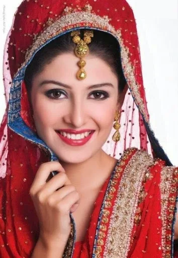 Aiza Khan Hot Sexy Bikini Photos