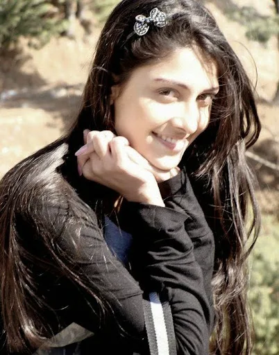 Aiza Khan Hot Sexy Bikini Wallpapers