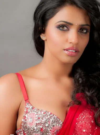 Akshara-Gowda-Hot-Bra-Photos