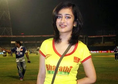 Akshara-Haasan-Hot-Sexy-Bikini-Wallpaper