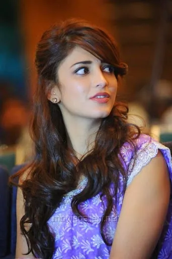 Akshara-Haasan-Hot-Sexy-Bikini-Wallpapers