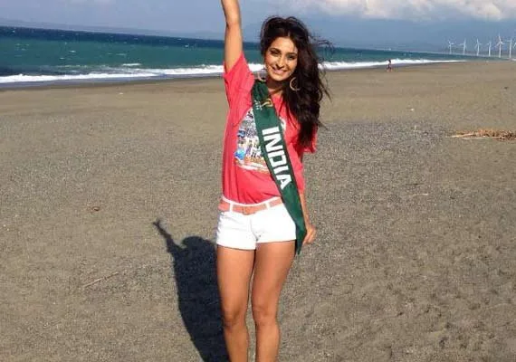 Alankrita-Sahai-Hot-Bikini-Images