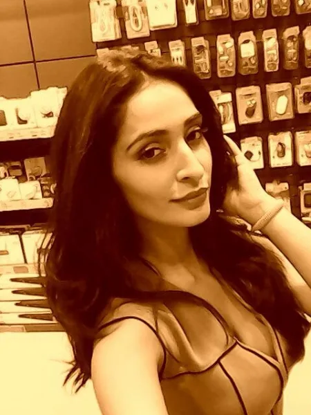 Alankrita-Sahai-Hot-Bikini-Pics
