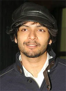 Ali Fazal Hot Scene Shirtless Body Pics