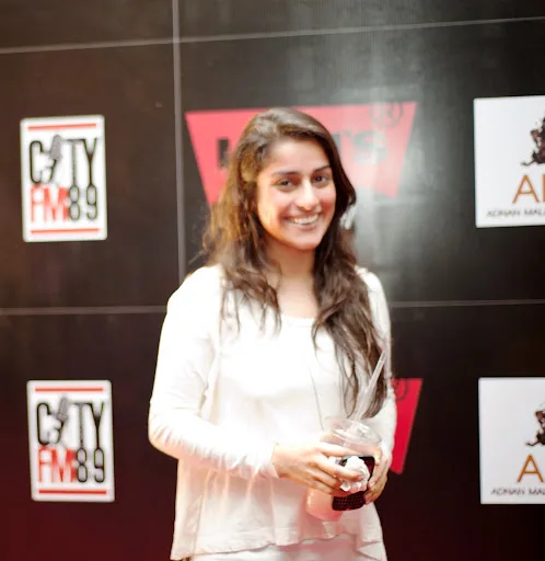 Alishba Yousuf Hot Sexy Bikini Image Gallery