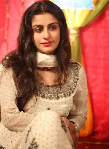 Alishba Yousuf Hot Sexy Bikini Images