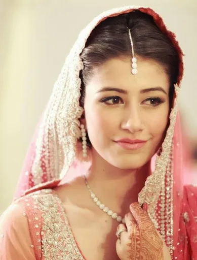 Alishba Yousuf Hot Sexy Bikini Wallpapers