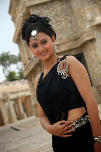 Amoolya-Hot-Wallpaper