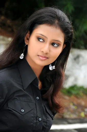 Amoolya-Hot-Photo