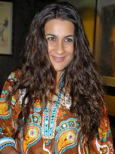 Amrita Singh Hot Bikini Photo Gallery