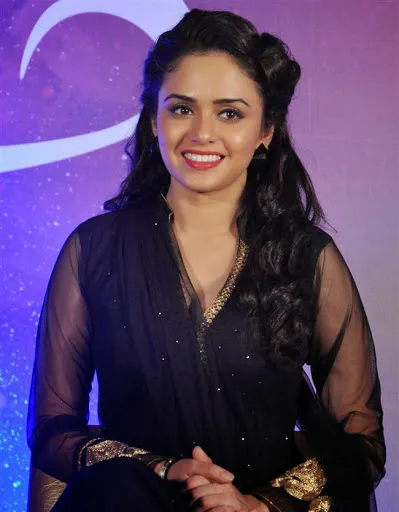 Amruta-Khanvilkar-Hot-Bikini-Stills