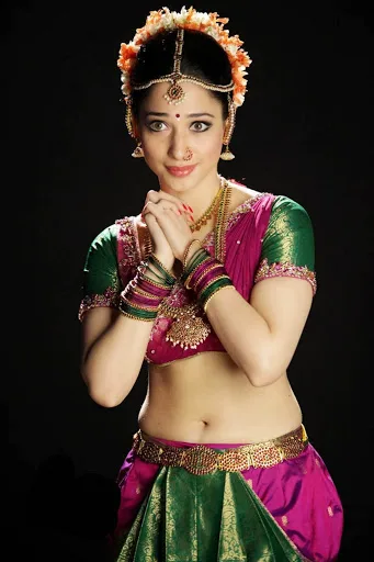 Amruta-Khanvilkar-Hot-Photos
