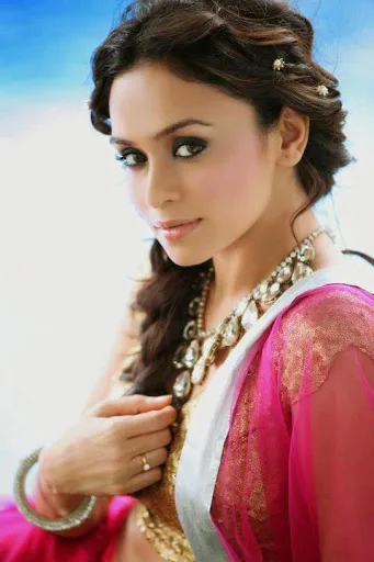 Amruta-Khanvilkar-Hot-Bikini-Image-Gallery