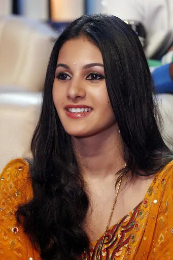 Amyra-Dastur-hot-Sexy-Bikini-Images