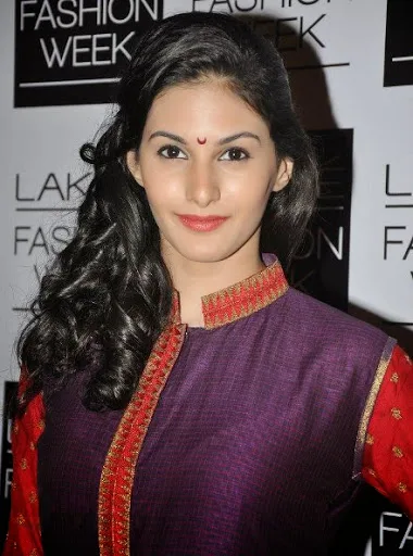 Amyra-Dastur-hot-Sexy-Bikini-Still