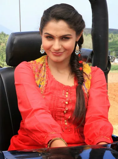 Andrea-Jeremiah-Hot-Pictures