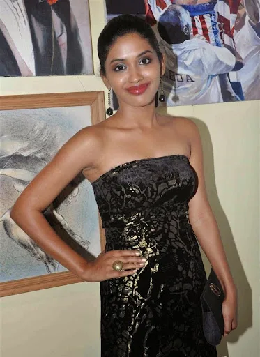 Anjali Patil Hot Sexy Bikini Still