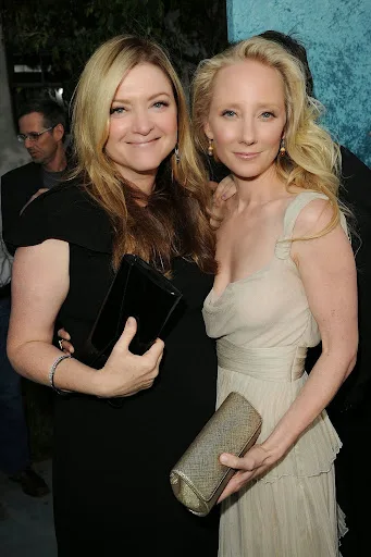 Anne Heche Hot Sexy Bikini Wallpapers