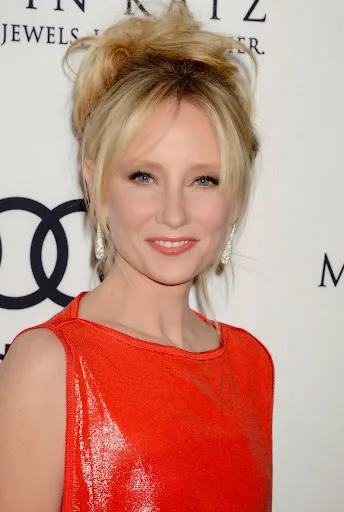 Anne Heche Hot Sexy Bikini Image Gallery