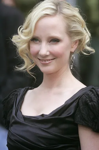 Anne Heche Hot Sexy Bikini Pics