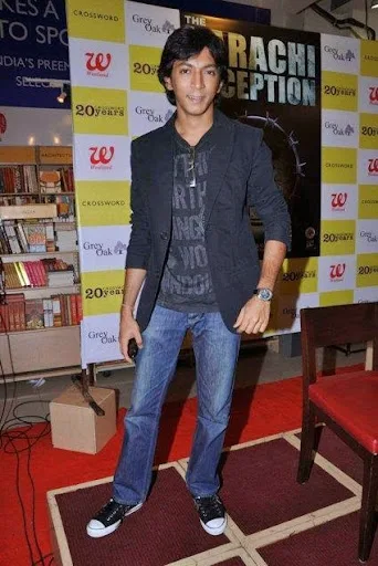 Anshuman Jha Hot Scene Shirtless Body Pics