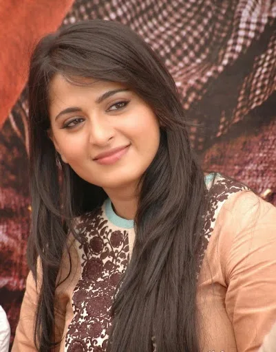 Anushka Shetty Hot Sexy Bikini Images