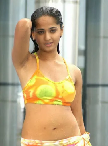 Anushka Shetty Hot Bra Images