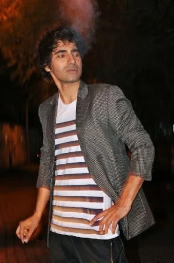 Arfi Lamba Hot Scene Shirtless Body Pics