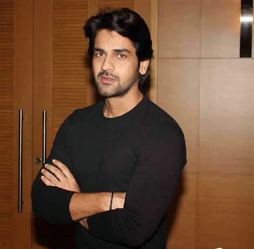 Arjan Bajwa Hot Scene Shirtless Body Photo