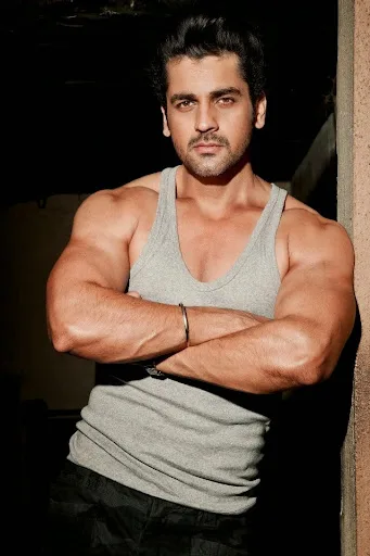 Arjan Bajwa Hot Scene Shirtless Body Pics