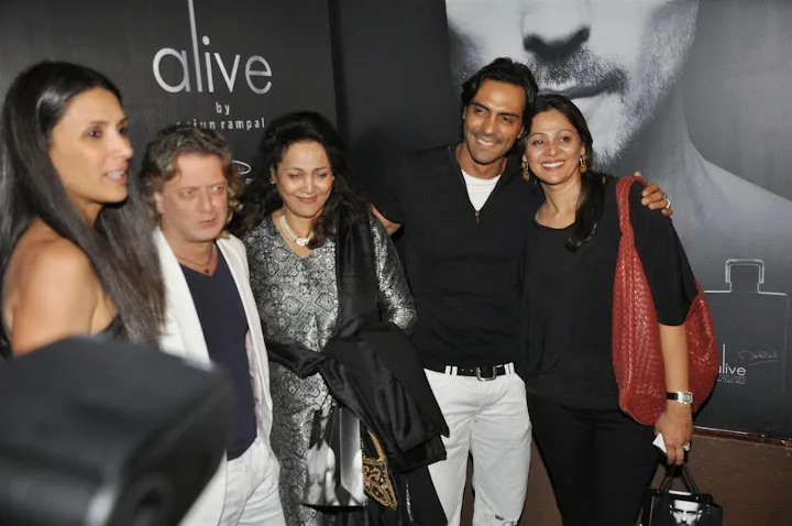 Arjun-Rampal-Family-Photos