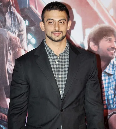 Arunoday Singh Hot Scenes Shirtless Body Pictures