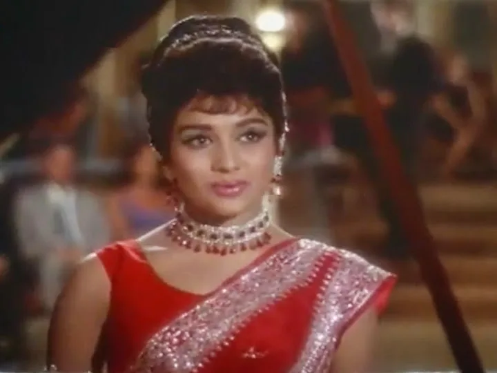 Asha-Parekh-Hot-Bikini-Photo