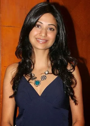 Ashima-Bhalla-Hot-Bikini-Wallpaper