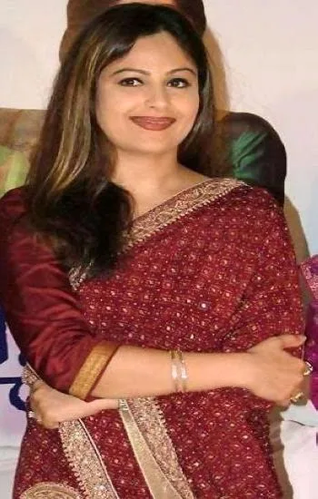 Ayesha-Jhulka-Hot-Bikini-Stills
