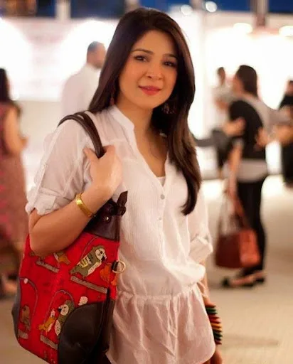 Ayesha Omar Hot Sexy Bikini Images