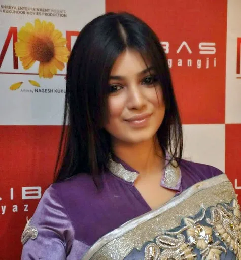 Ayesha-Takia-Hot-Bikini-Wallpaper