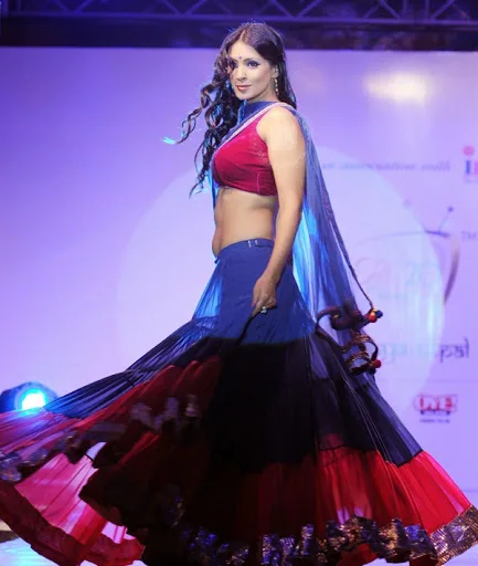 Barkha-Bisht-Sengupta-Hot-Bra-Images
