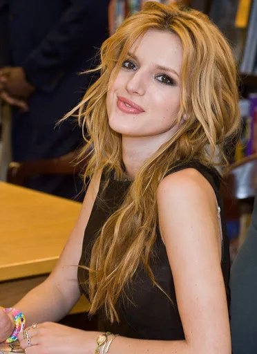 Bella-Thorne-Hot-Bikini-Pictures