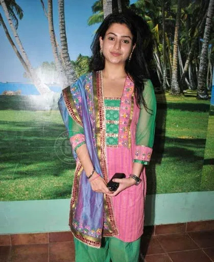 Benaf-Dadachanji-Hot-Bikni-Photo-Gallery