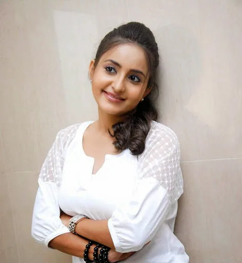 Bhama-Hot-Bikini-Pics