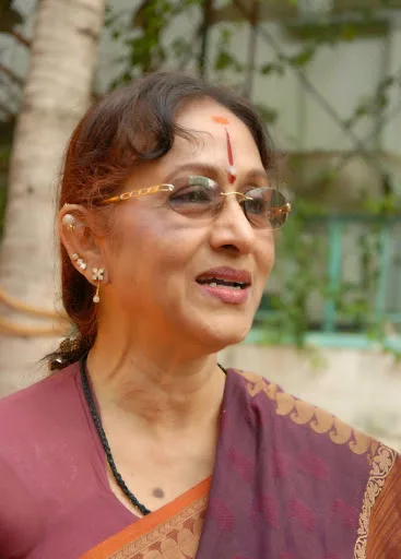 Bharathi-Vishnuvardhan-Hot-Bikini-Wallpapers