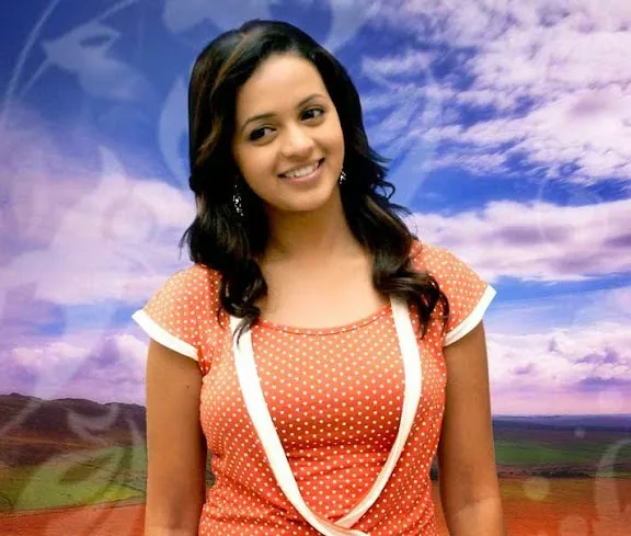 Bhavana-Menon-Hot-Bikini-Wallpaper