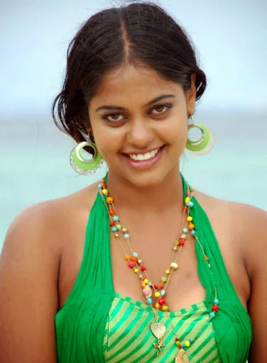 Bindu-Madhavi-Hot-Bikini-Wallpaper
