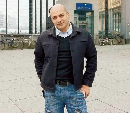 Bobby Khan Photo Gallery, Family Photos, Latest Images