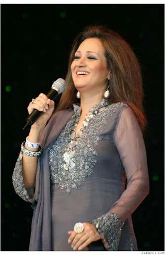 Bushra Ansari Hot Sexy Bikini Pic